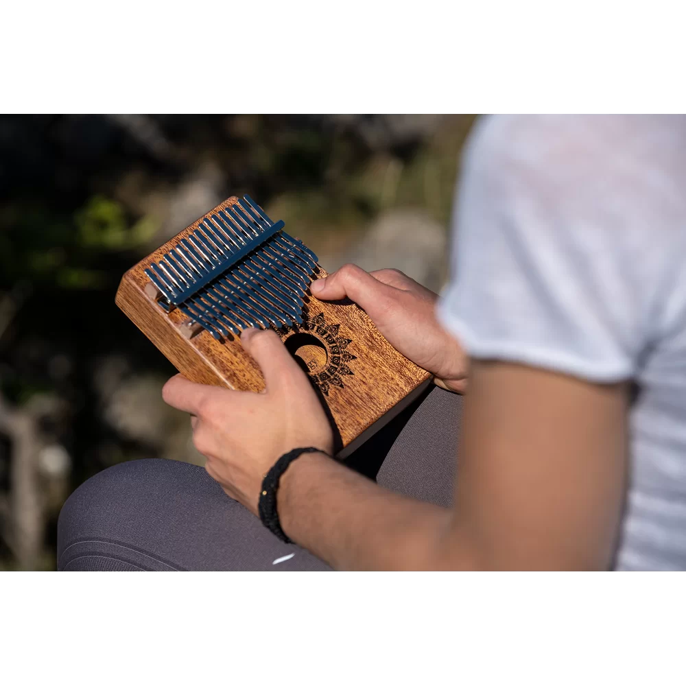 Sound Hole 17-Note Kalimba - Mahogany